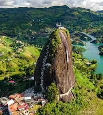 Tour Guatapé y Piedra del Peñol desde Medellín · Piedra del Peñol: