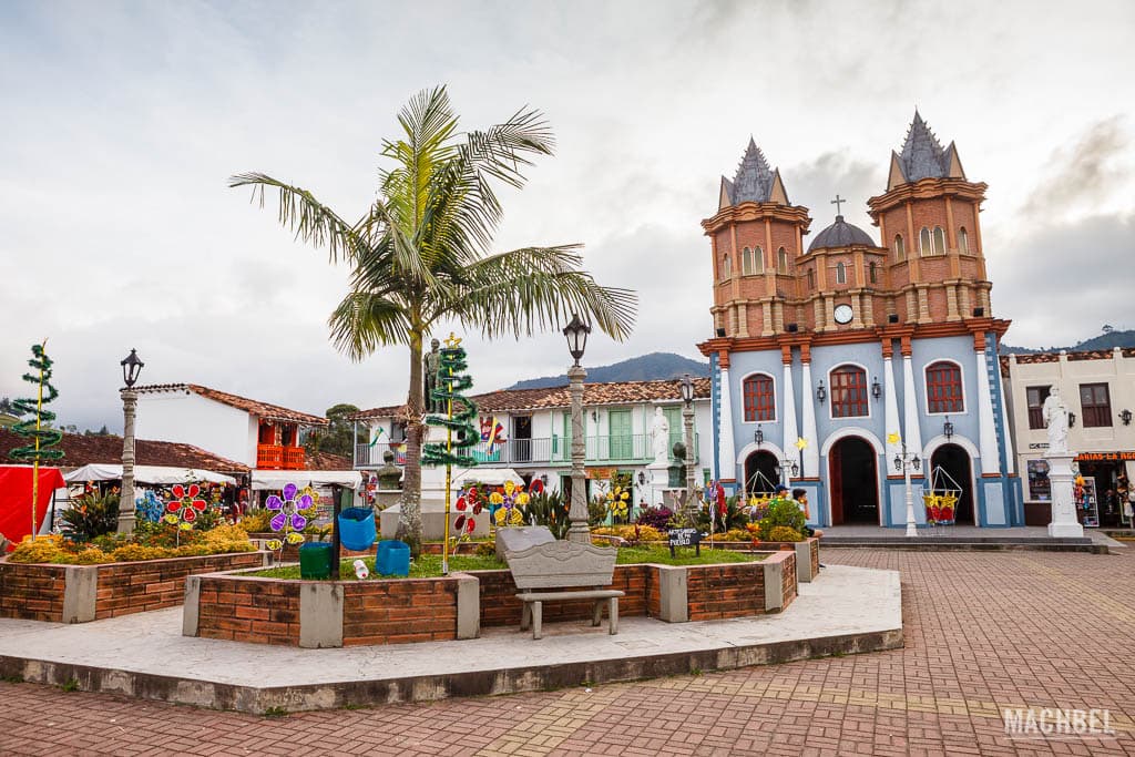 Tour Guatapé y Piedra del Peñol desde Medellín · El Nuevo Peñol y Guatapé: