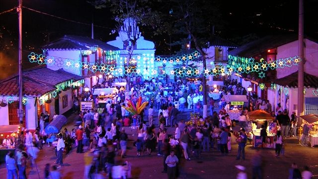 Medellin Lights Tour - Christmas Lighting - Colombia - Tourist Plan