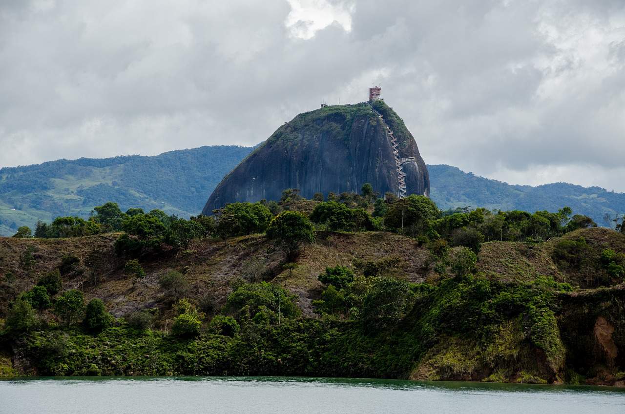Colombia, foto Lago, Reservorio, piedra del peñol