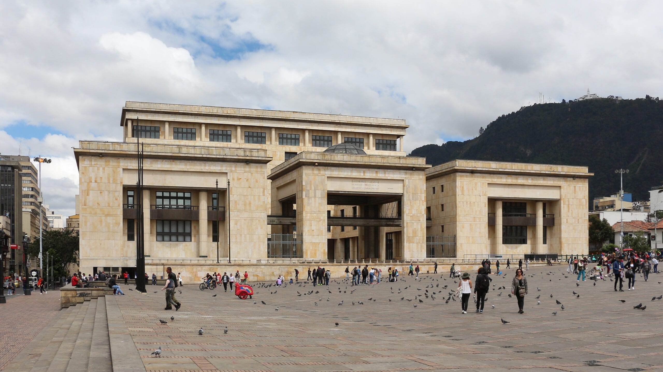 Palacio de Justicia de Colombia, Capitolio Nacional Bogotá.jpg - Wikimedia Commons