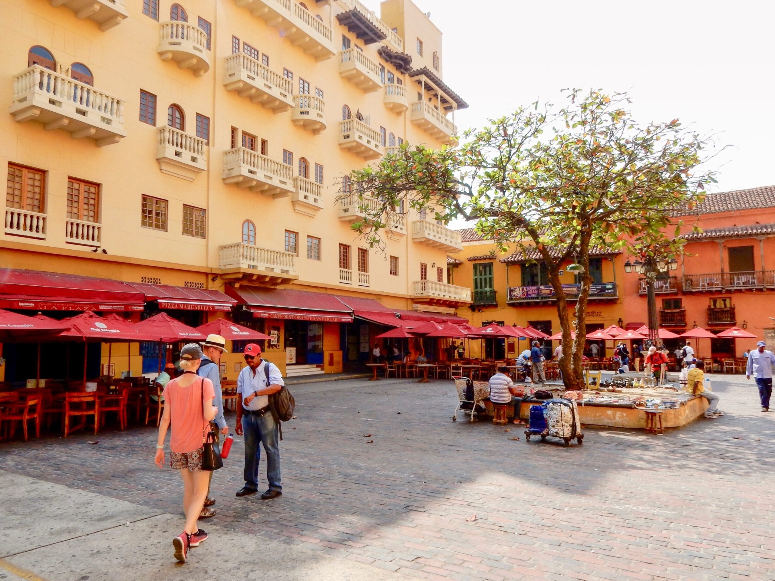 personas de vacaciones  en cartagena de indias