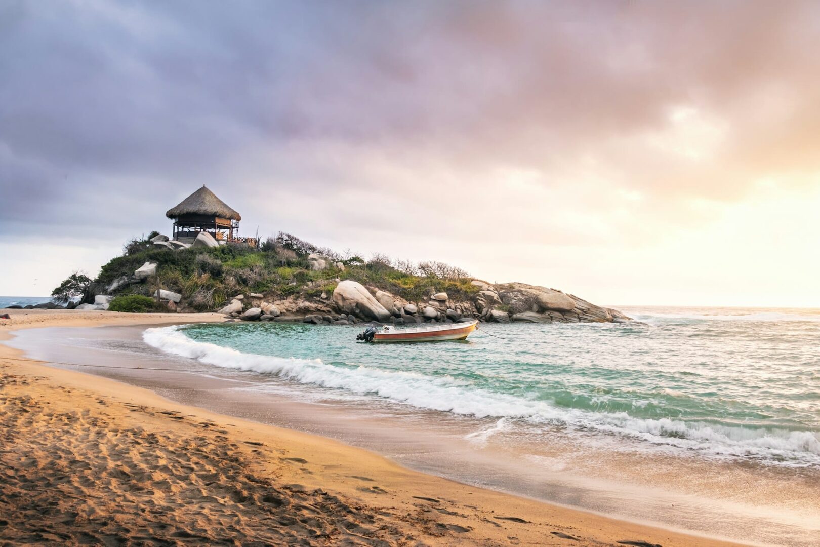 Paquetes Todo Incluido a Colombia desde España 7 Tropical Beach at Sunrise in Cape San Juan - Tayrona National Park, Colombia