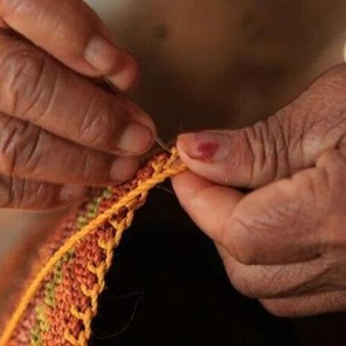 1165339-amazonas-elaboracion_de_mochila_chambira