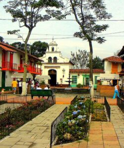 Pueblito paisa en Medellín, un lugar de arquitectura antioqueña tradicional.