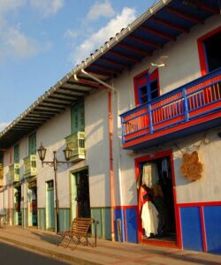 Recorrido por Salento, en la calle real - Eje Cafetero Colombiano