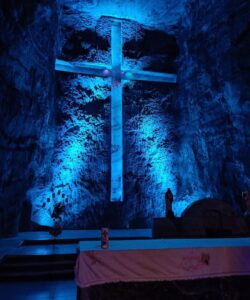 photo_4902723319372033413_y